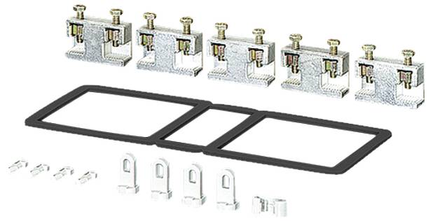 Metalen beugels en afdichtingsframes in een configuratie, inclusief aanvullende componenten zoals schroeven en haken, voor montagedoeleinden.