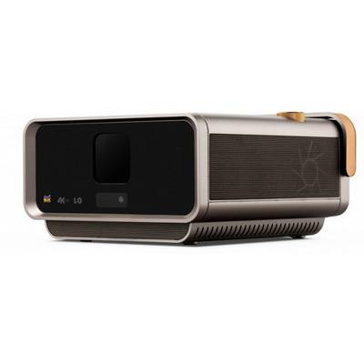 Een moderne, rechthoekige 4K-projector met ventilatiesleuven en een oranje handgreep aan de rechterkant.