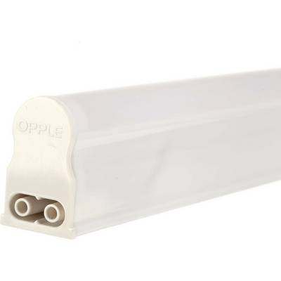 Witte LED-lamp, rechthoekige vorm, met aansluitingen aan één uiteinde, gemarkeerd met 'OPPLE'. Ideaal voor energiezuinige verlichting.