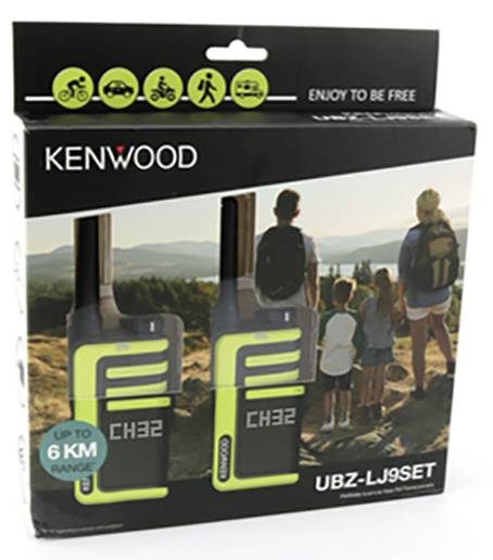 Twee Kenwood walkietalkies met een bereik tot 6 km. Verpakking toont een familie in de natuur.