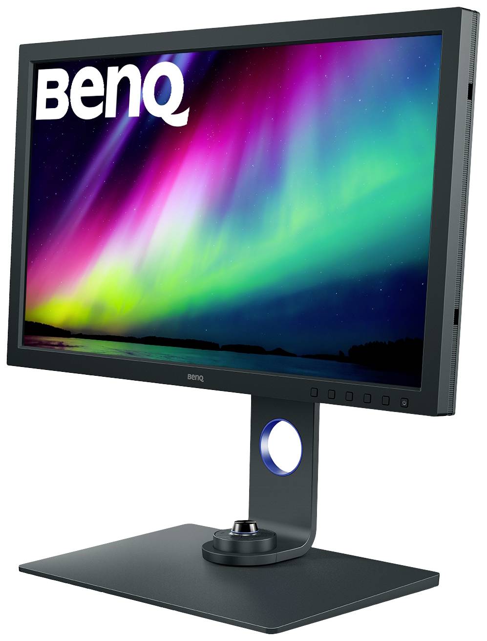 Een BenQ-monitor toont een kleurrijk beeld van het noorderlicht.