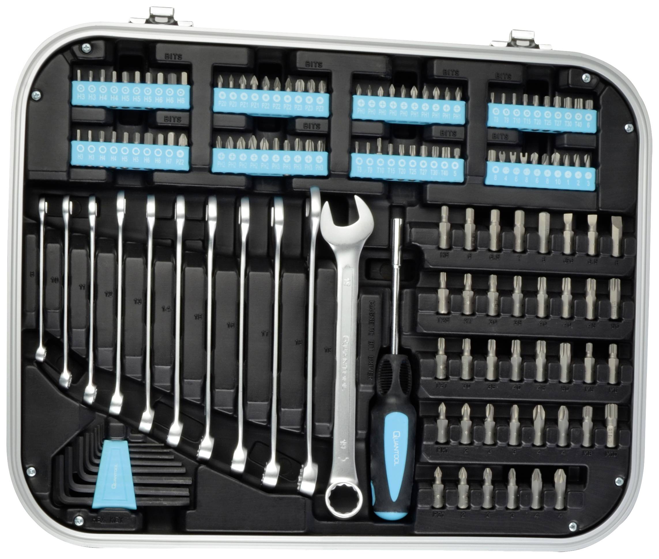 Een gereedschapskist met verschillende moersleutels, bits en een schroevendraaier, georganiseerd in een rechthoekige doos.