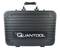 Een zwarte koffer met de tekst 'QUANTOOL' op de voorkant. De handgreep is bovenaan gecentreerd aangebracht.
