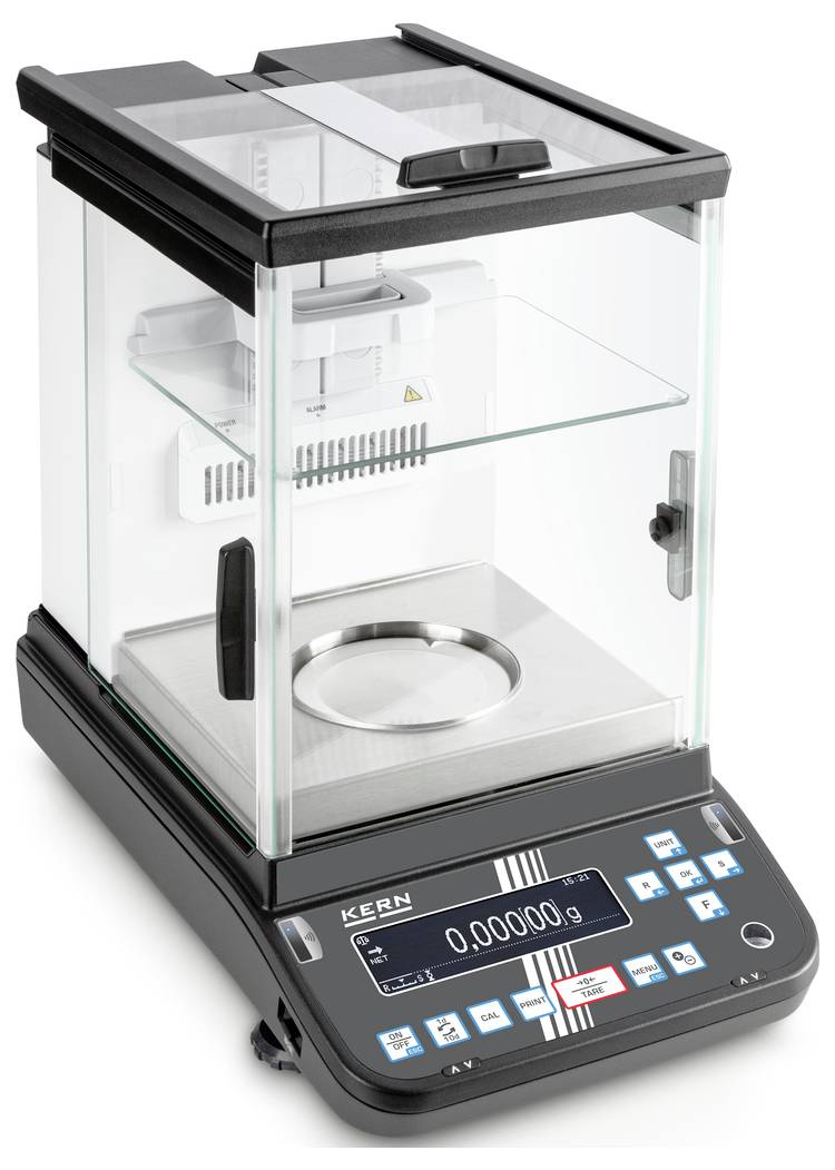Precisieweegschaal in een laboratoriumomgeving, toont digitaal het gewicht van '0,00000', met een transparante beschermkap.