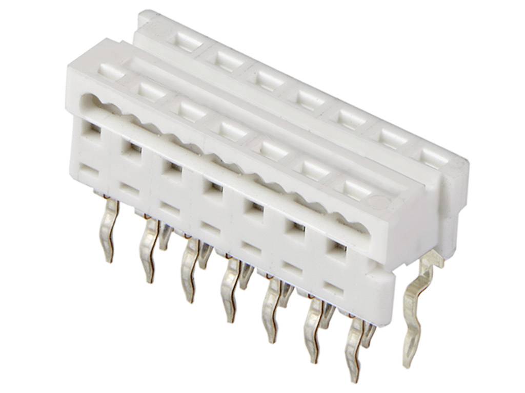 Een witte stekker met meerdere pinnen, typisch voor elektronische verbindingen, weergegeven op een neutrale achtergrond.