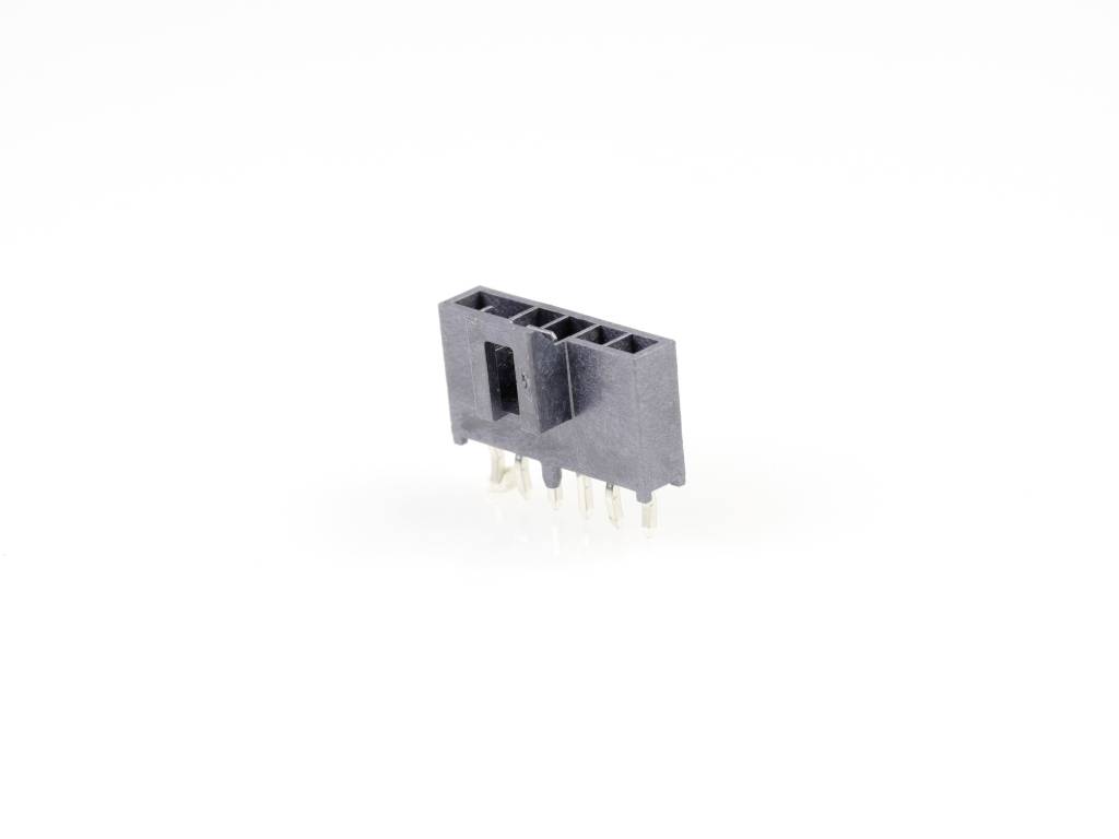 Zwarte elektrische connector met meerdere metalen pinnen, vrijstaand op een witte achtergrond.