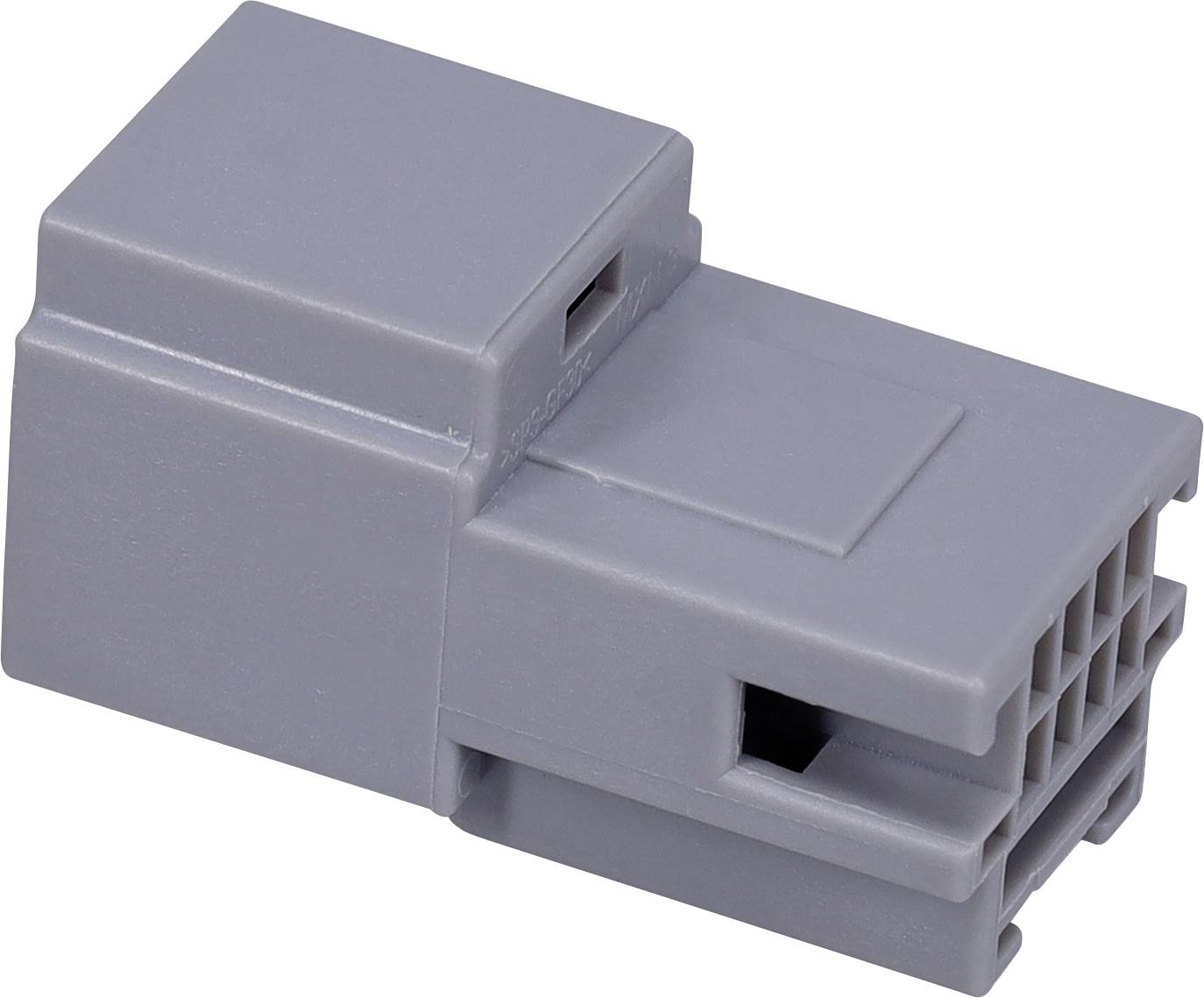 Een close-up van een grijze elektronische connector van kunststof met meerdere sleuven voor pinnen, gebruikelijk in automotive of industriële toepassingen.