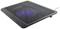 Een zwarte laptopkoeler met geïntegreerde ventilator en blauwe LED-verlichting die zichtbaar is door het rooster.
