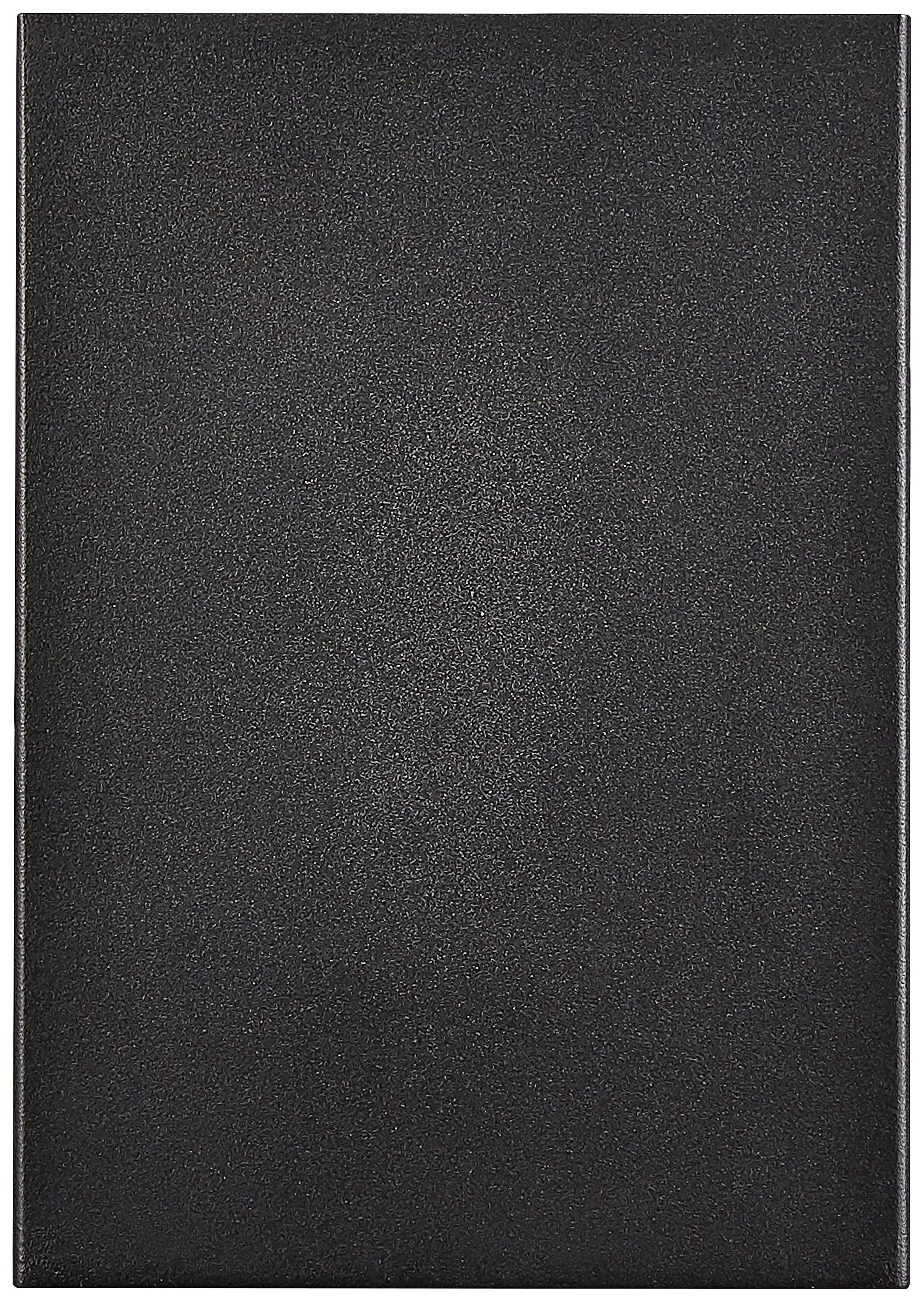 Zwart, rechthoekig oppervlak zonder herkenbare kenmerken of details.