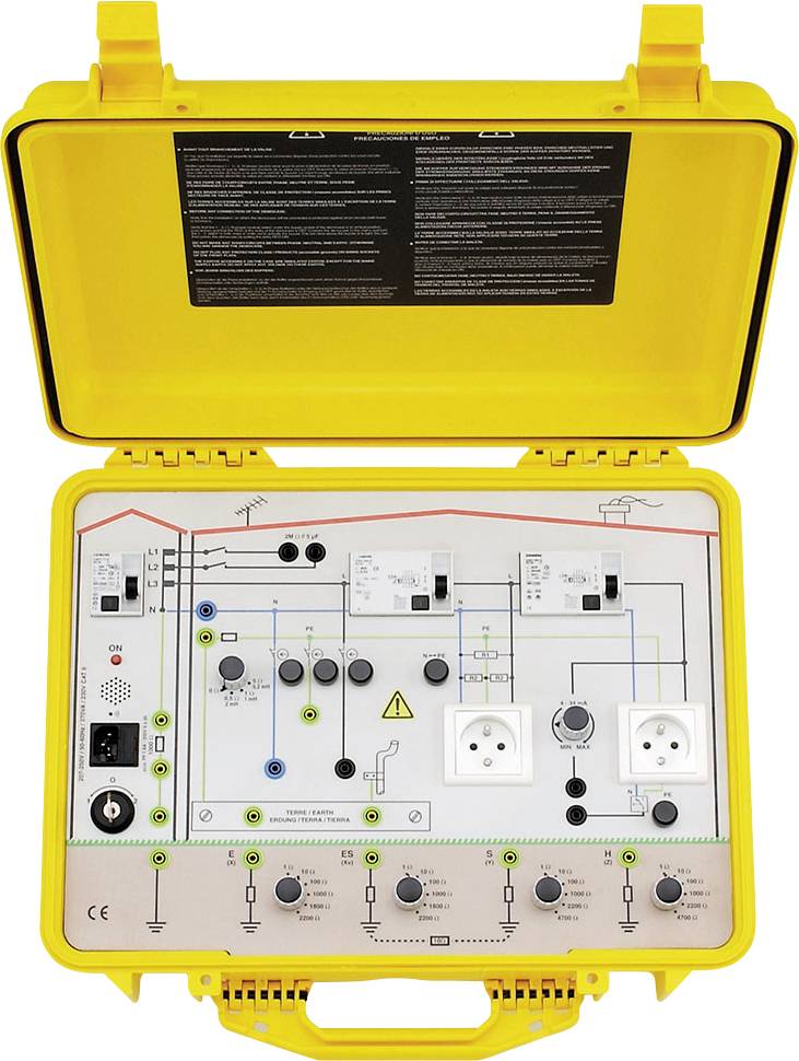Geel draagbaar elektrisch testapparaat met schakelaars, knoppen en stopcontacten. Het toont een elektrisch principeschema voor beveiliging.