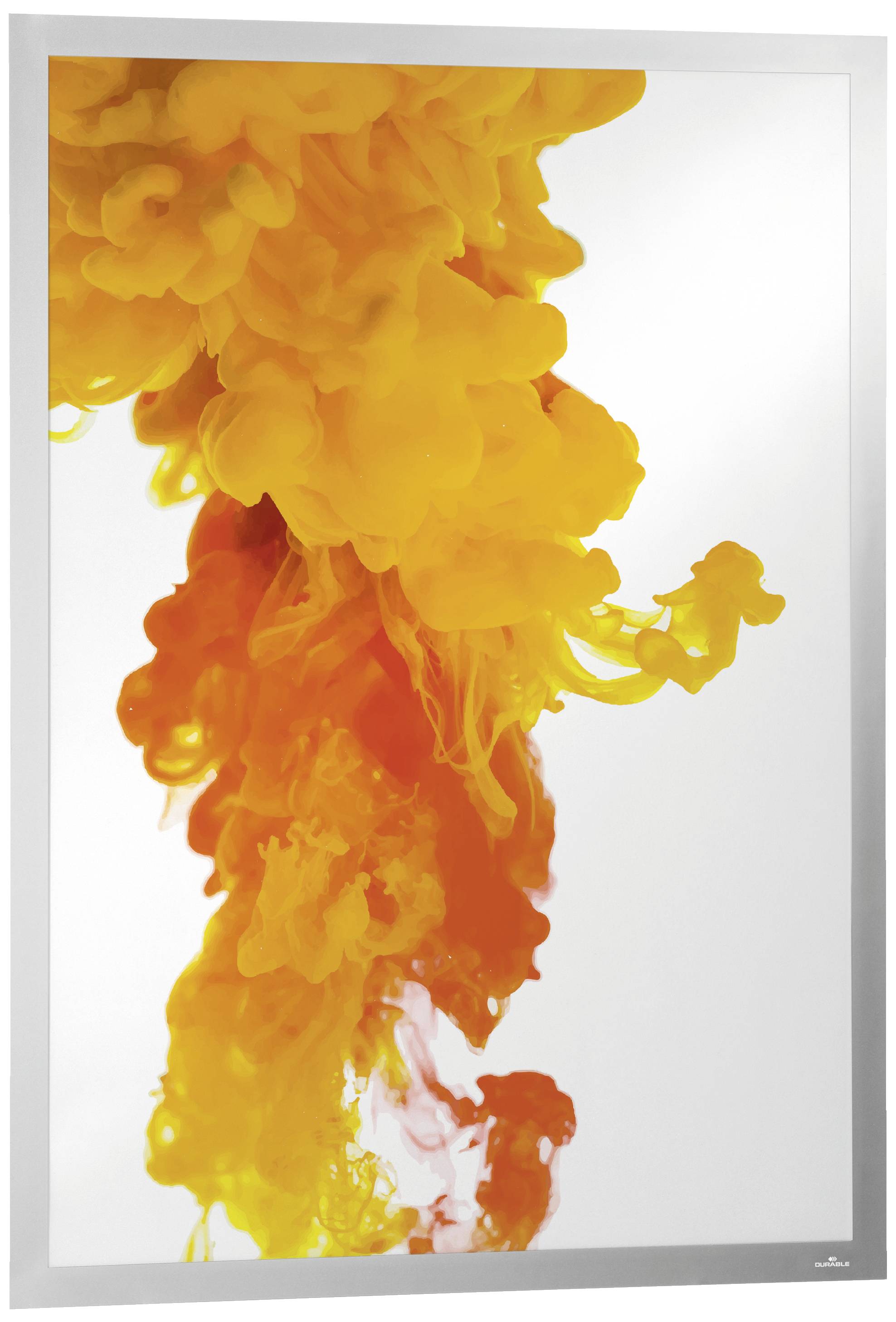 Stralende, in elkaar overvloeiende wolken van geel en oranje tegen een witte achtergrond.