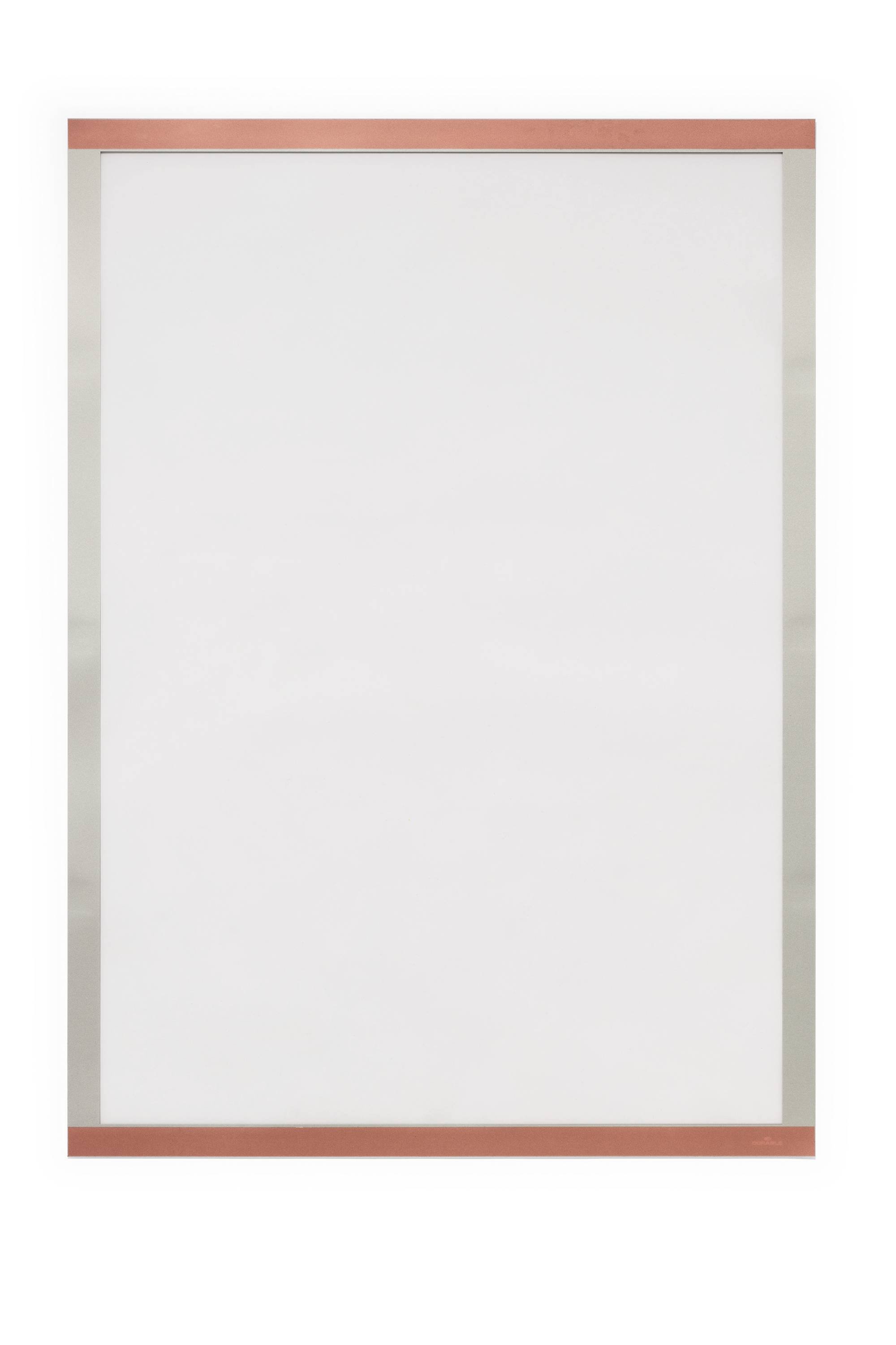 Een rechthoekige houten lijst met een lege witte ruimte in het midden. De lijst heeft glanzende metalen zijkanten en rode boven- en onderkanten.