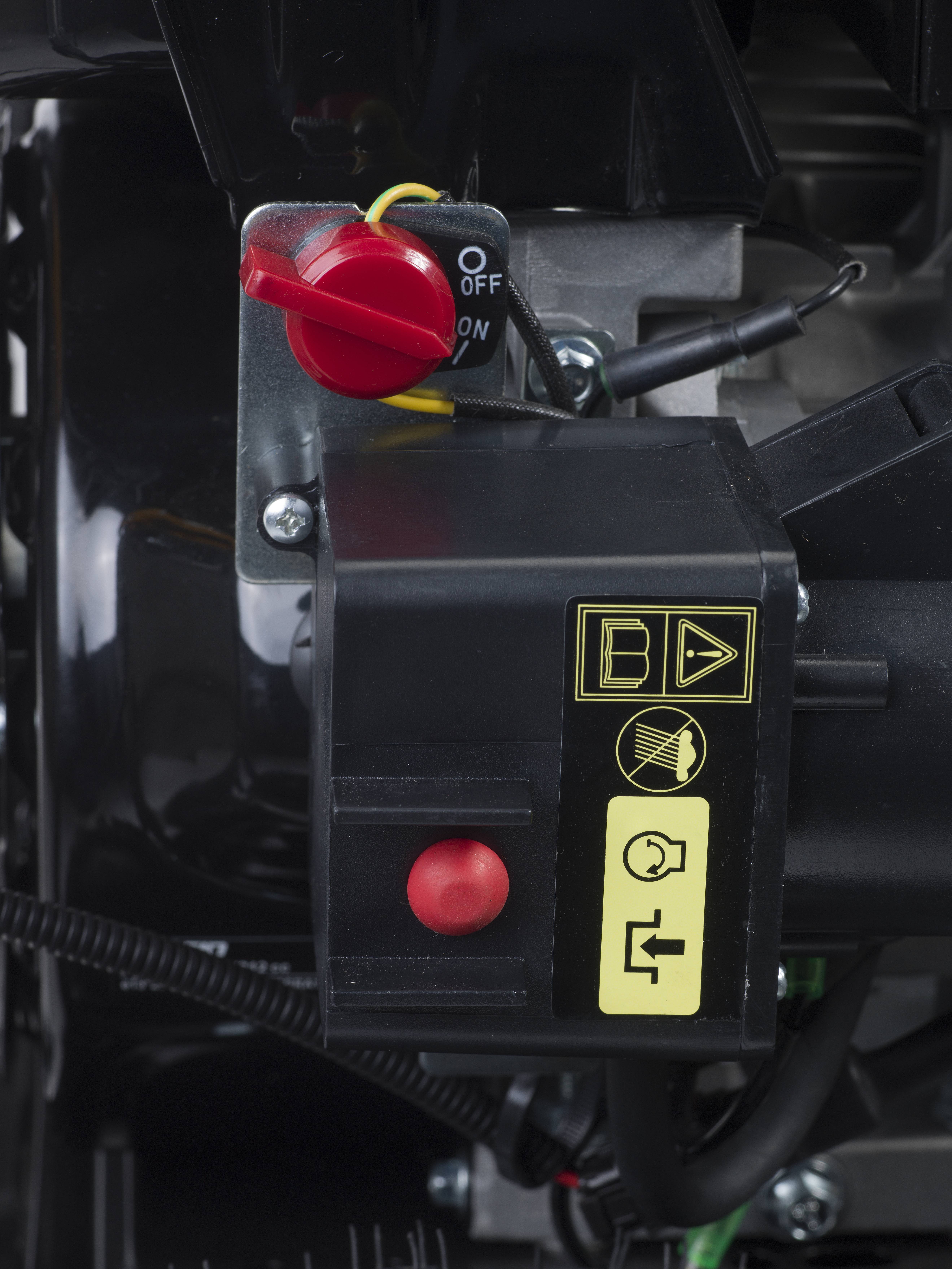 Generator-schakelaar met rode en zwarte knoppen, geel symbool voor startsequentie. Indicatie van de posities 'AAN' en 'UIT'.
