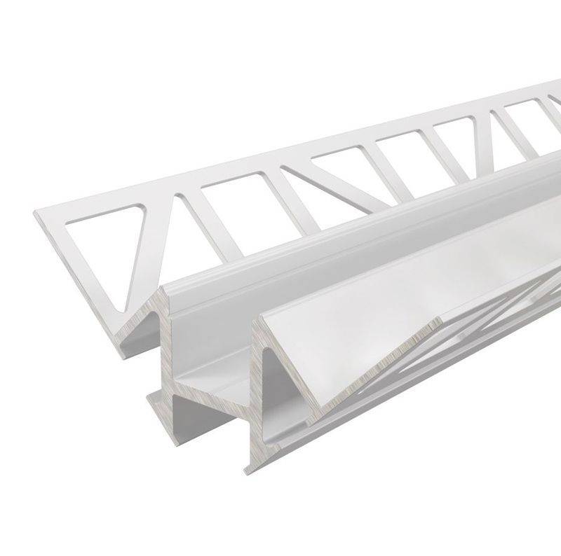 Wit PVC-tegelprofiel met driehoekige uitsparingen; dient voor randafwerking en bescherming van tegeloppervlakken.
