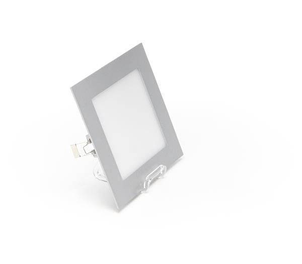 Vierkante LED-paneel met zilveren rand, licht achterover hellend, gepresenteerd op een witte achtergrond.