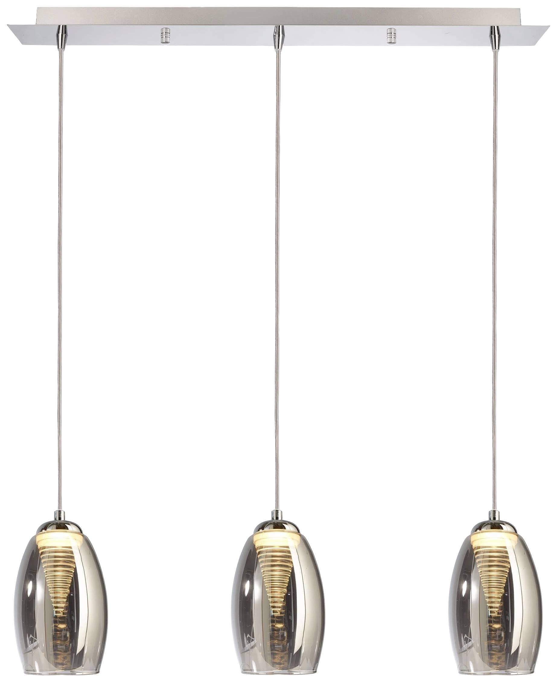 Drie hangende lampen met metalen glazen kappen die warm licht verspreiden. Ze zijn bevestigd aan een rechthoekige plafondsteun.