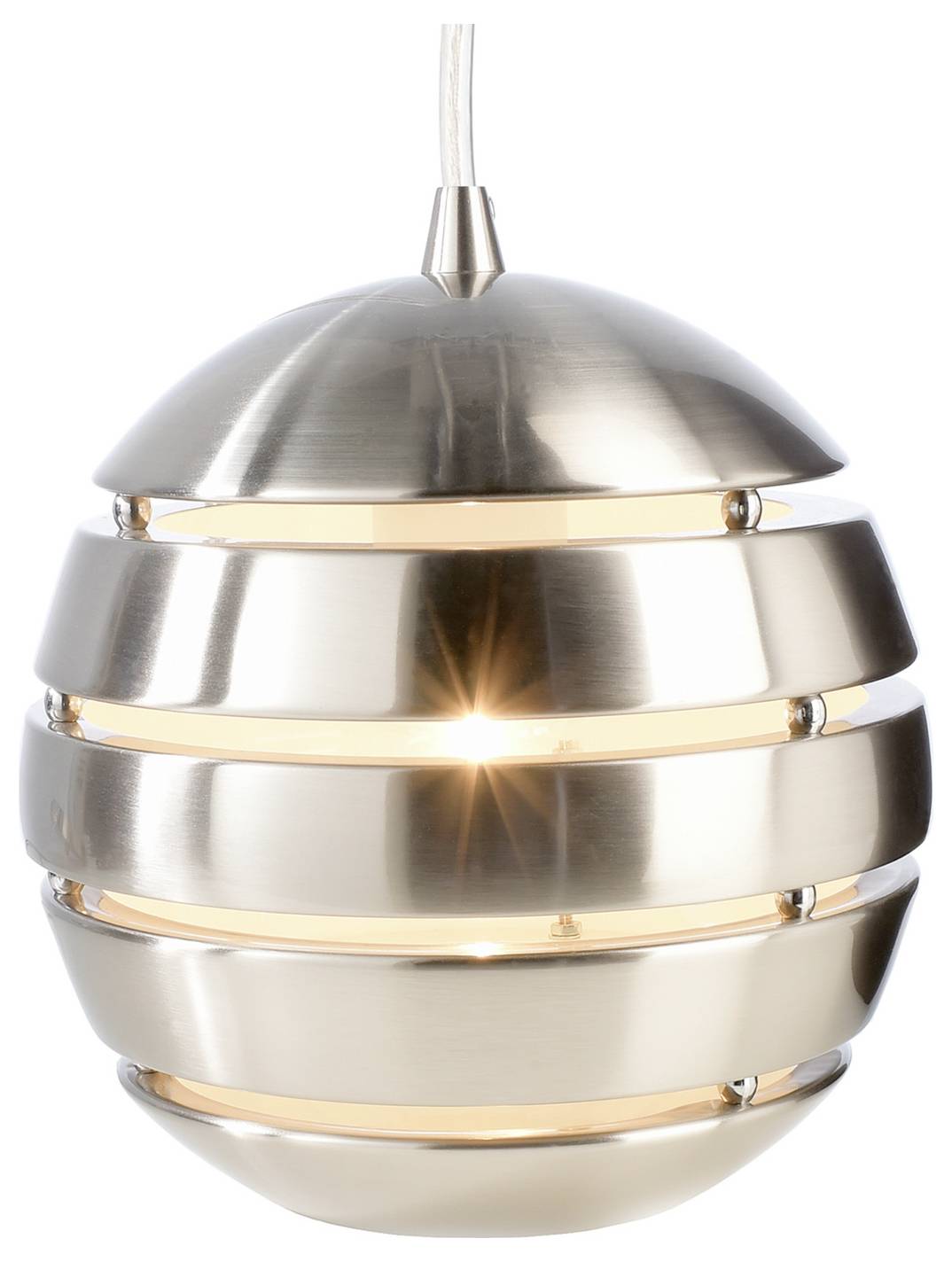 Hangende metalen hanglamp met een koepelvormige, gestreepte kap die warm licht uitstraalt.