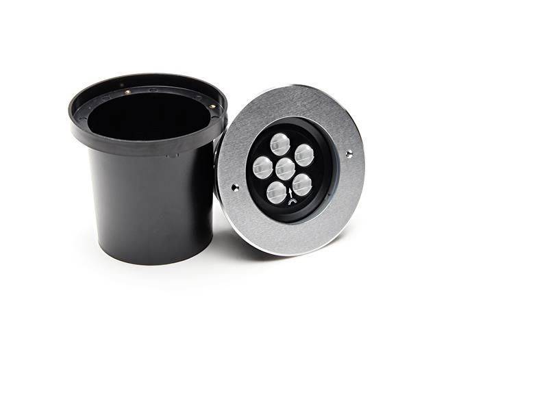 Zwarte cilindrische behuizing met een ronde afdekking waarop meerdere LED-lampen zijn te zien. Geschikt voor inbouw in de vloer.