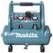 Een groene compressor van Makita met drukmeter, twee handgrepen en aansluitpunten, rechtop staand, met het 'Makita' logo erop.