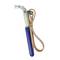 Een blauwe flesopener met een metalen steel en een leren riem.