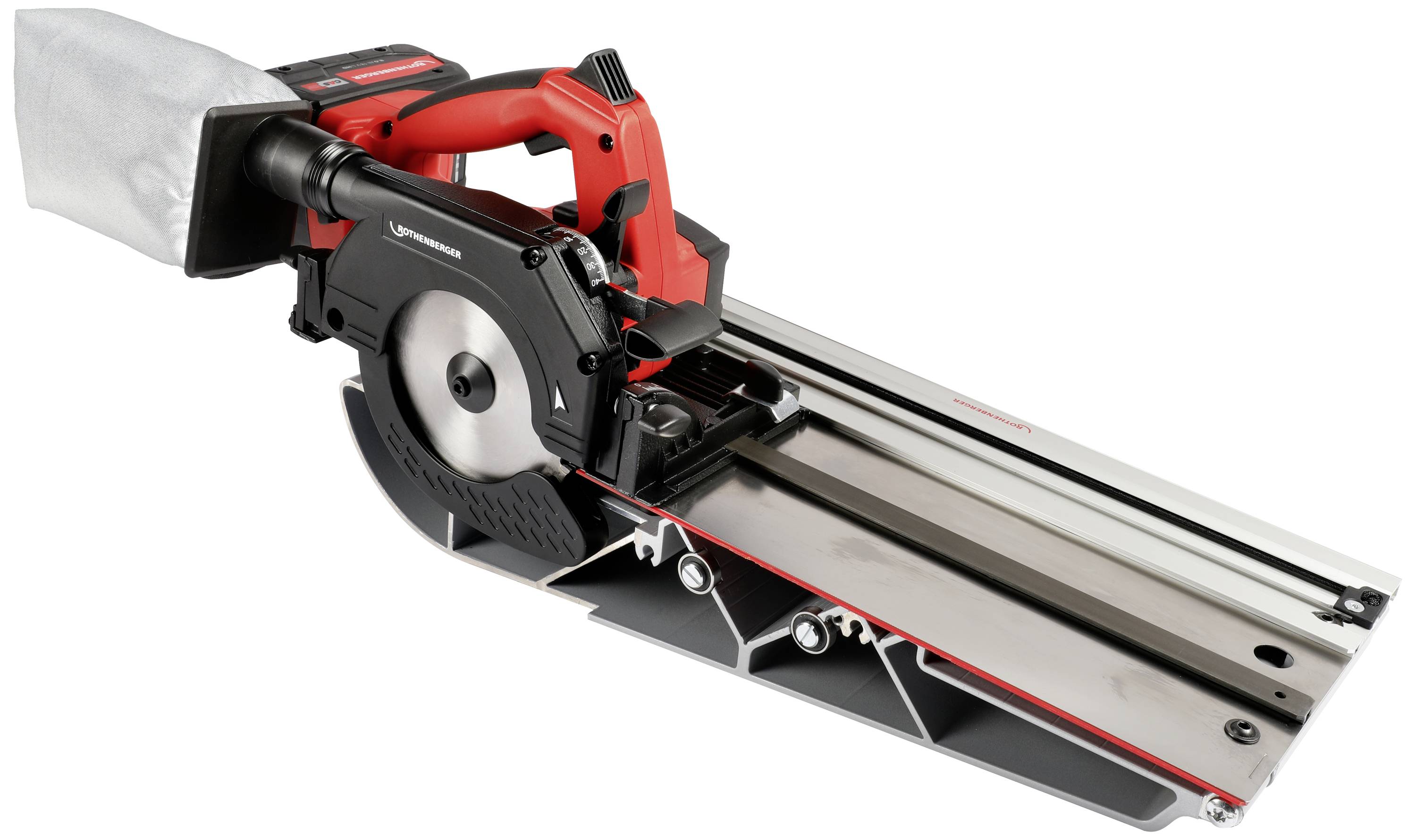 Elektrische zaag op railsysteem voor precisiebewerking van hout. Rode en zwarte kleuraccenten, geïntegreerde stofopvangzak.