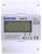 Een grijze SDM72D-energiemeter met LCD-display en verschillende technische specificaties op de voorkant.
