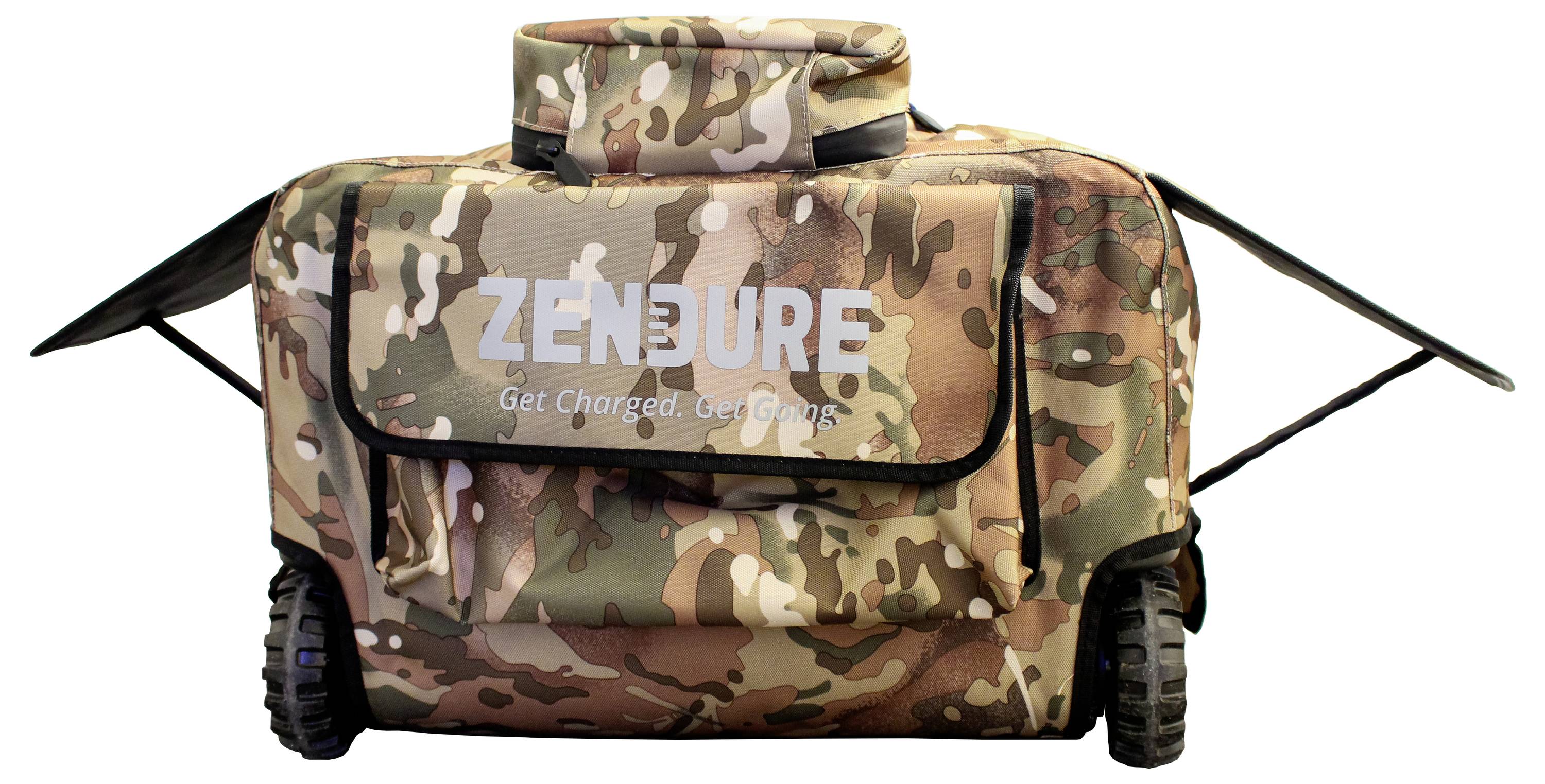 Een camouflagekleurige tas met het opschrift 'ZENDURE'. De tas heeft stevige wielen en zijflappen waarop staat 'Get Charged. Go Green'.