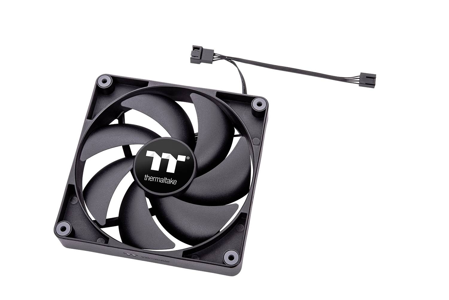 Ventilator van Thermaltake met zwarte behuizing en stroomkabel, geschikt voor gebruik in computers ter koeling.