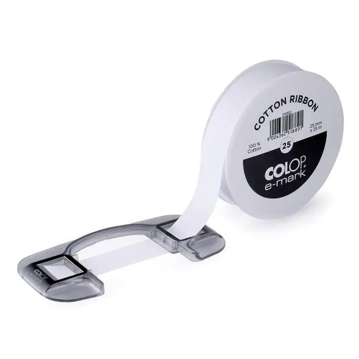Katoenen lintrol met houder, gemerkt met 'Cotton Ribbon COLOP e-mark'.