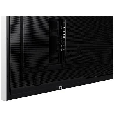 Achterkant van een groot flatscreen met aansluitingen en ventilatiesleuven, geschikt voor wandmontage in vergaderzalen.