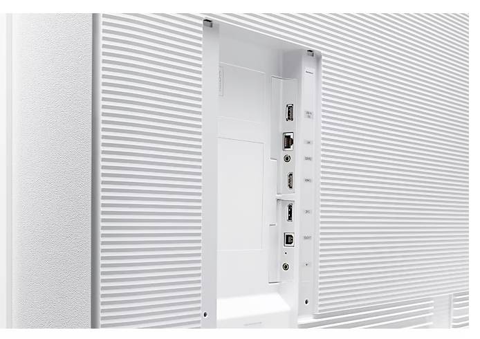Achterkant van een televisie met zichtbare aansluitingen zoals HDMI, USB en LAN-poort. Behuizing in het wit met een gestructureerd oppervlak.