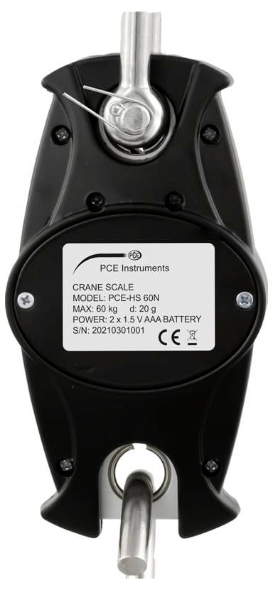 Zwarte PCE Instruments kraanweegschaal met metalen haken en een etiket met het model 'PCE-PS 6P', max 60 kg, 0,2 g precisie, aangedreven door AAA-batterijen.