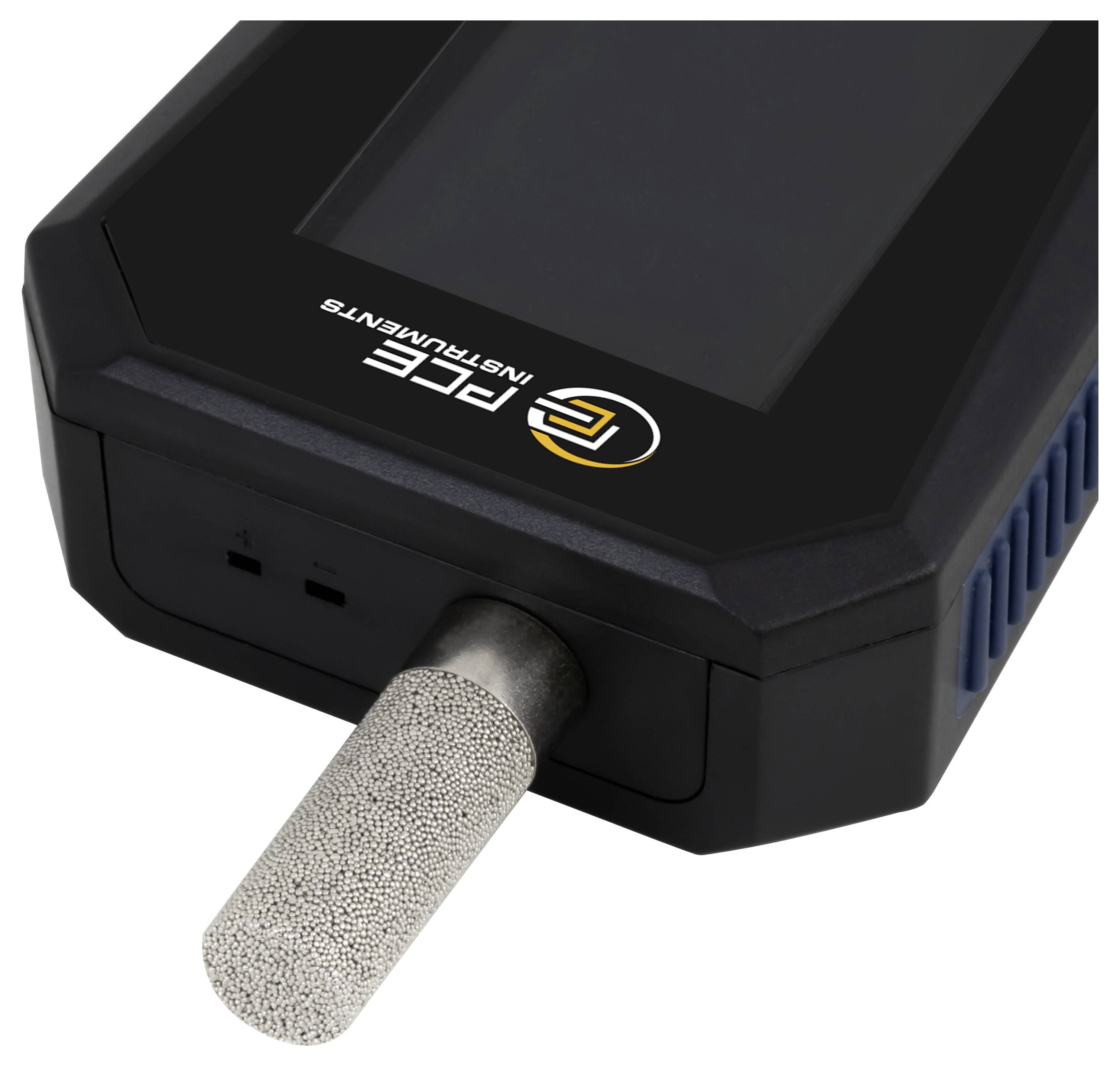Zwart industrieel instrument met een poreuze cilindrische sonde die uit de voorkant uitsteekt en het logo 'PCE Instruments' bovenop.