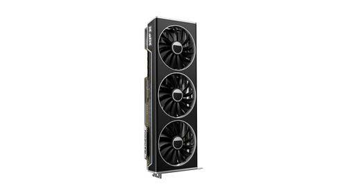 Een zwarte videokaart met drie grote ventilatoren, verticaal uitgelijnd.