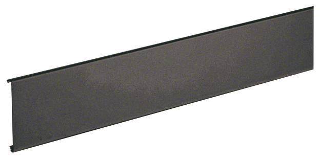 Metalen paneel in rechthoekige vorm, gelijkmatig grijs gekleurd, mogelijk gebruikt als onderdeel of bekledings-element.