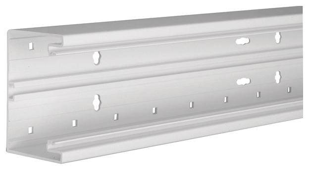 Metalen rail met meerdere rechthoekige en sleutelgatvormige gaten, geschikt voor wandmontage van voorwerpen.