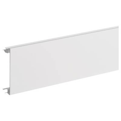 Een witte plintsectie met een eenvoudig design, geschikt voor het afdekken van vloerrandafwerkingen in binnenruimtes.