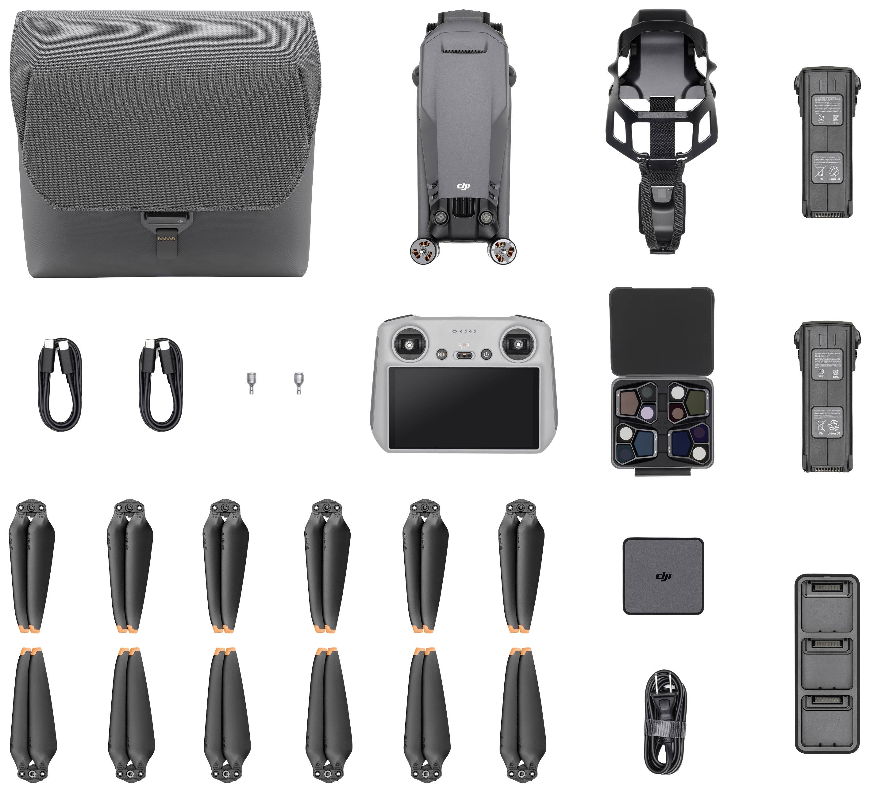 'Verschillende drone-accessoires omvatten tas, afstandsbediening, reservepropellers, filters, kabels en batterijen, netjes gerangschikt.'