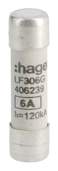 Cilindrische zekering met opschrift 'hager LF306G 406239 6A Ie=120kA'. Hoofdcomponent van een elektrische kring.