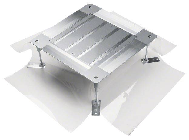 Een zilveren metalen podium met verstelbare poten staat op een wit kunststofoppervlak.