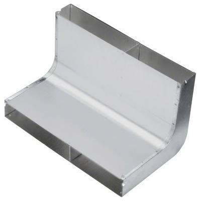 Metalen verbindingsstuk, rechthoekig met gebogen rand, vervaardigd uit zilverkleurig metaal, gebruikt voor bouw- of constructiedoeleinden.