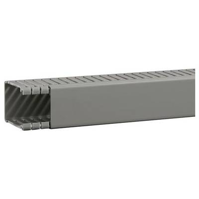 Grijze kabelgoot met afneembare deksel. Geribbelde bovenkant voor betere grip, geschikt voor kabelmanagement in kantooromgevingen.