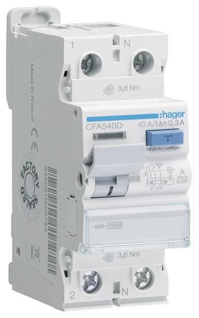 Een witte Hager aardlekschakelaar met opschrift 'CFA540D', nominale stroom 40 A, 0,3 A uitschakelstroom, voor een elektrische installatie.