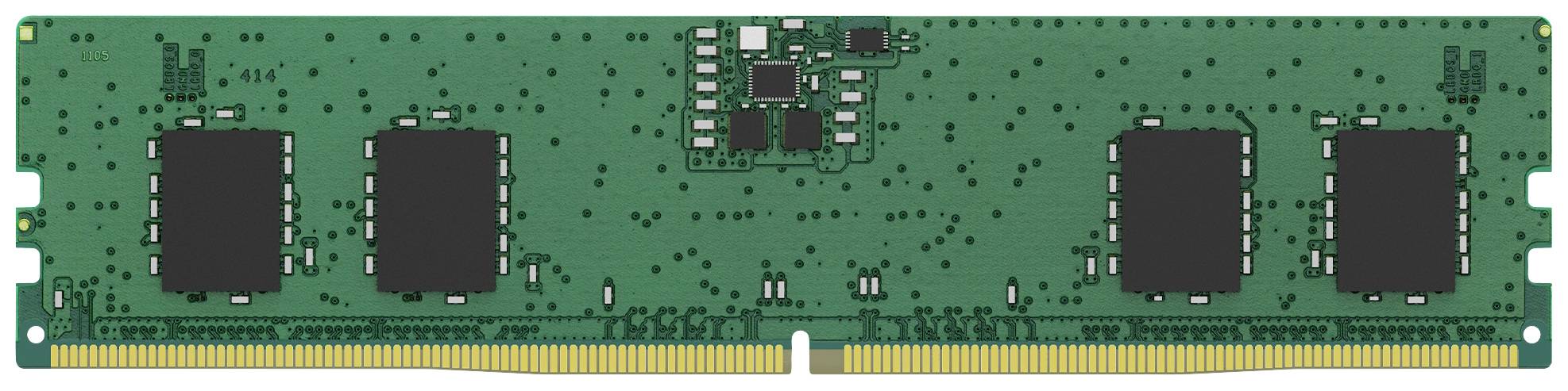 Groene RAM-module met meerdere zwarte geheugenchips, typisch voor computerhardware, geïsoleerd op een witte achtergrond.
