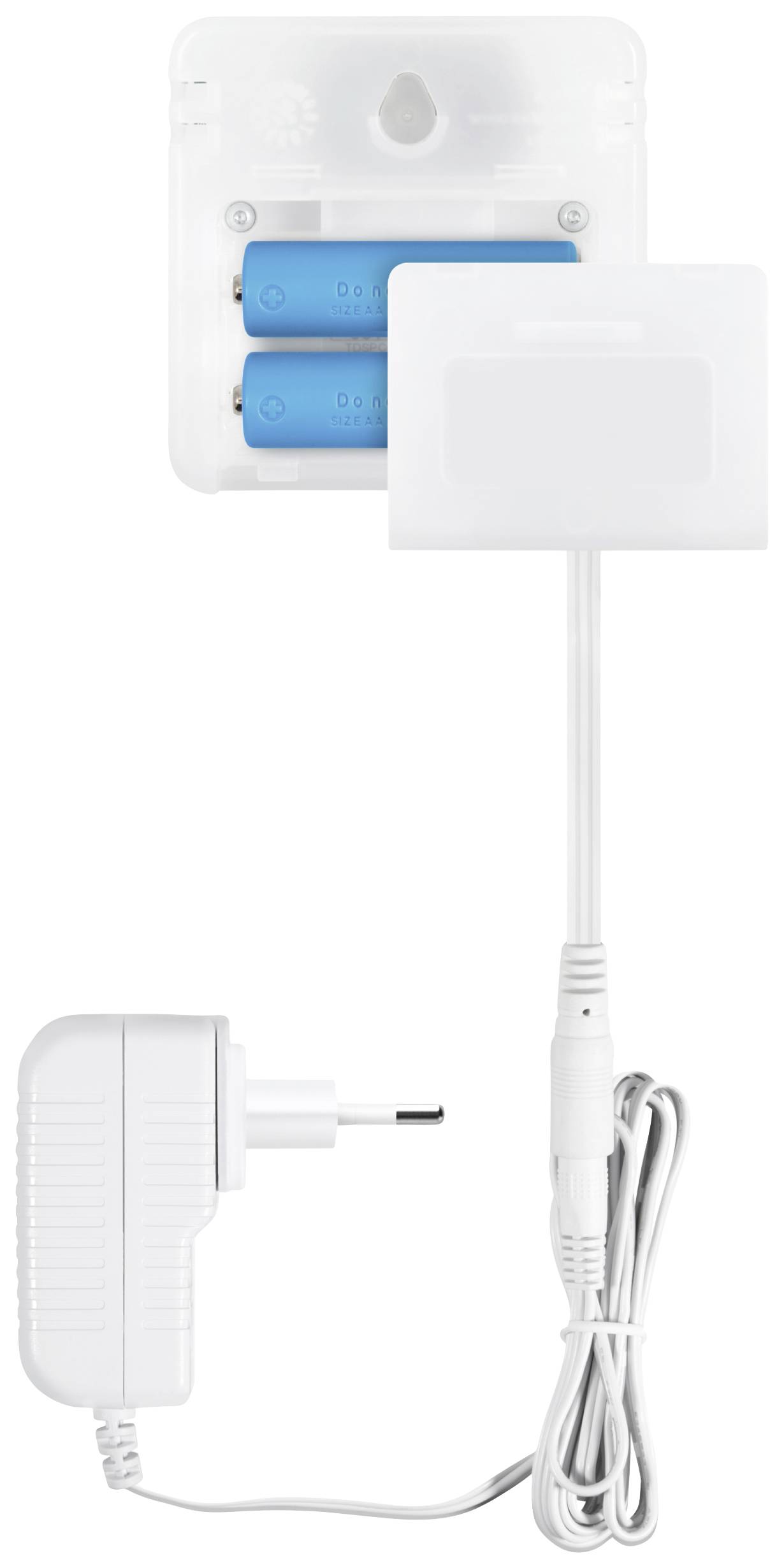 Een oplader met netstekker en drie oplaadbare blauwe batterijen in een wit oplaadapparaat.