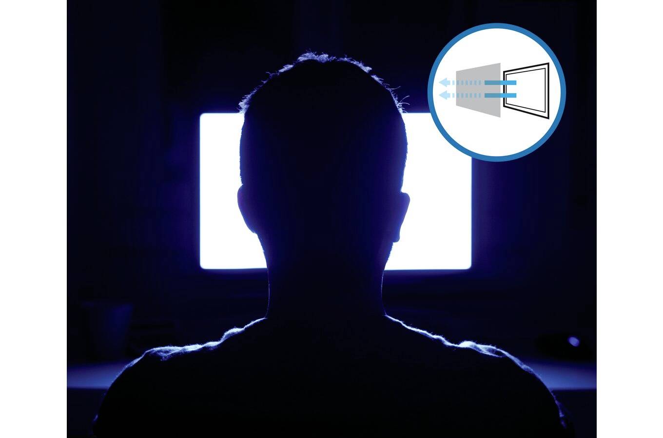 Silhouet van een persoon voor een helder scherm. Een symbool rechtsboven toont een rechthoek waaruit blauwe pijlen vertrekken.