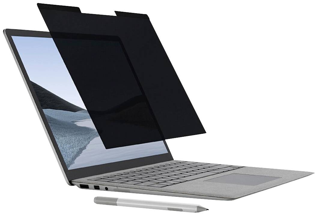 Laptop met privacyscherm op het scherm dat de inhoud verduistert, ernaast ligt een zilveren pen.