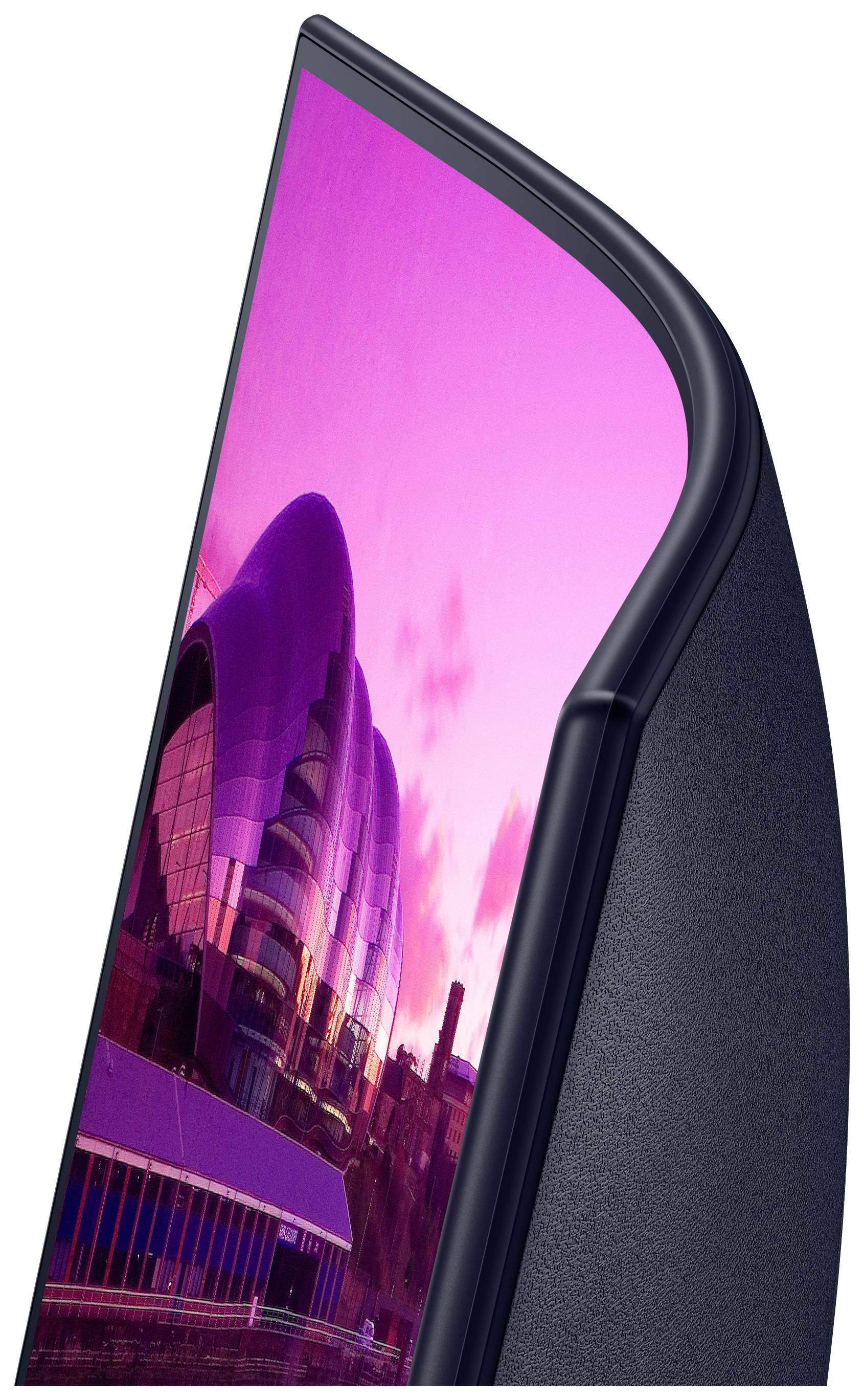 Gebogen display met een architectonische reflectie en roze lucht. Modern design met een smal frame en elegante vorm.