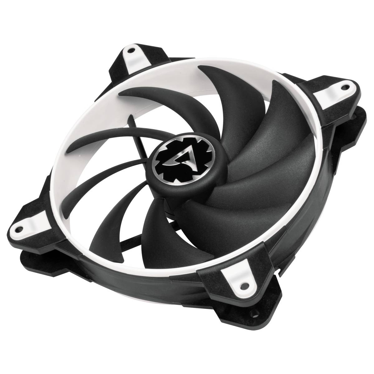 Een ronde, zwarte computerventilator met witte accenten en zeven rotorbladen, gemonteerd in een kunststof behuizing.