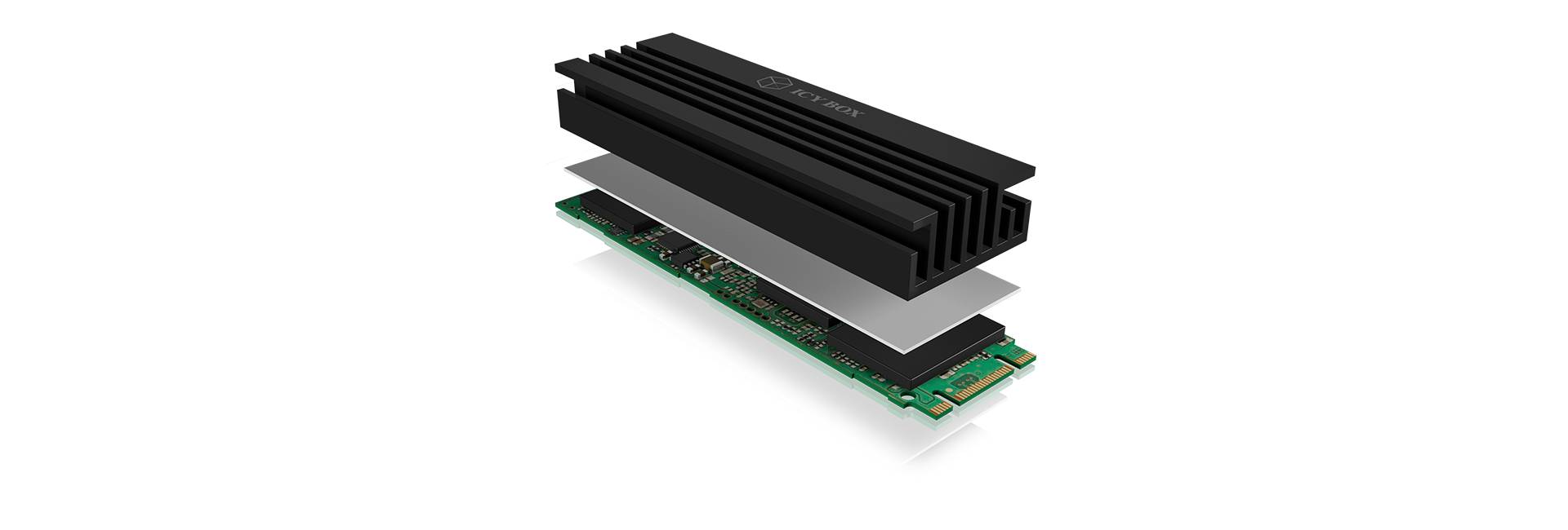 Geëxplodeerde weergave van een SSD met drie lagen: koellichaam, thermisch pad en opslagplaat.